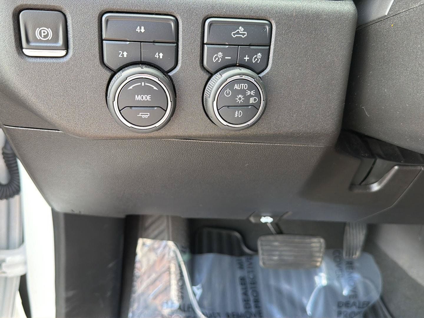Used 2025 Chevrolet Silverado 2500 LT w/ Convenience Package AWD/4WD image 19