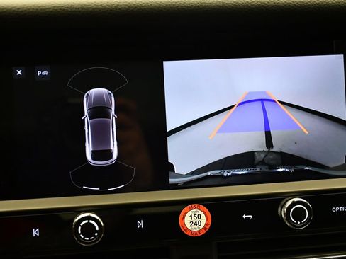 Certified 2025 Porsche Macan AWD/4WD image 32