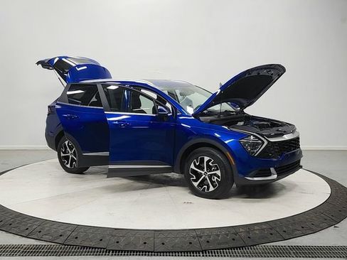 Used 2024 Kia Sportage EX AWD/4WD image 9