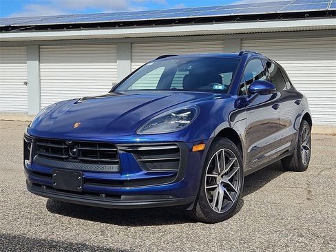 Certified 2025 Porsche Macan image 1