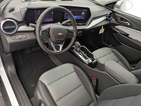 New 2026 Chevrolet Trax LT FWD image 2