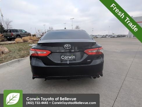 Used 2018 Toyota Camry SE image 5