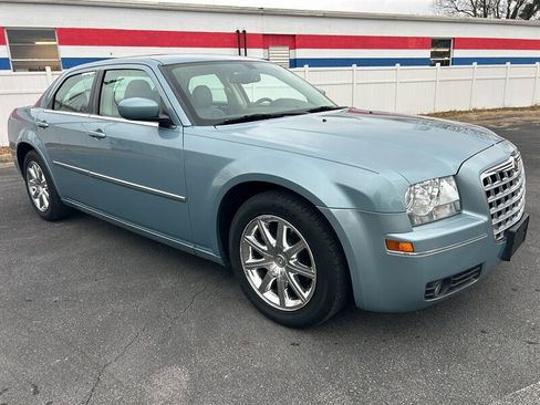 Used 2009 Chrysler 300 Touring image 1