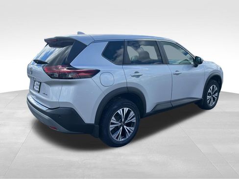 Used 2022 Nissan Rogue SV image 3