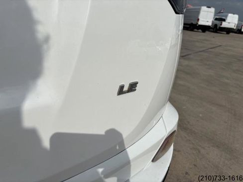 Used 2016 Toyota RAV4 LE FWD image 13