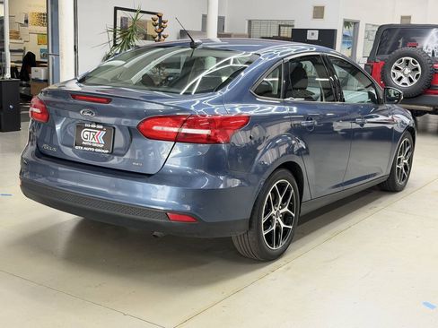 Used 2018 Ford Focus SEL w/ Cold Weather Package FWD image 2