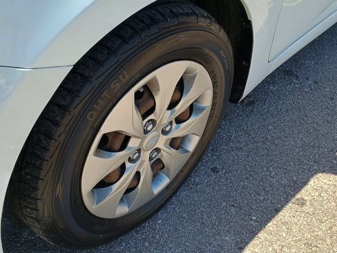 Used 2016 Hyundai Accent SE w/ Option Group 02 FWD image 35