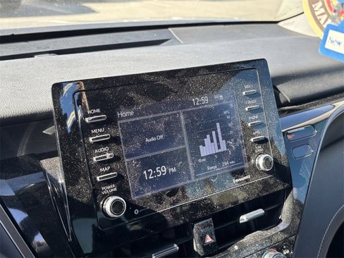 Used 2022 Toyota Camry SE image 8