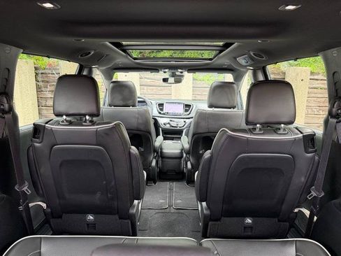 Used 2026 Chrysler Pacifica Limited FWD image 30