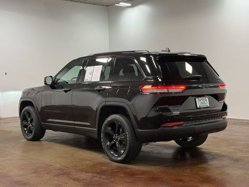 Used 2024 Jeep Grand Cherokee Altitude AWD/4WD image 26