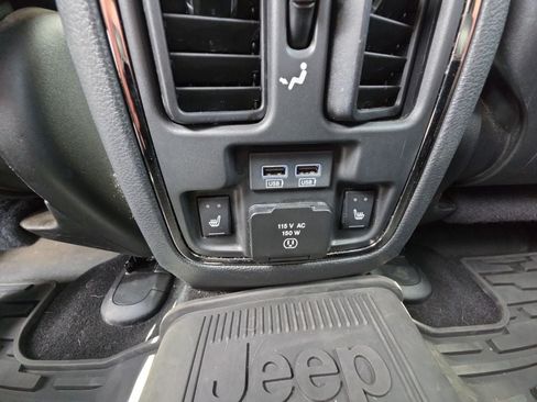 Used 2019 Jeep Grand Cherokee High Altitude AWD/4WD image 11