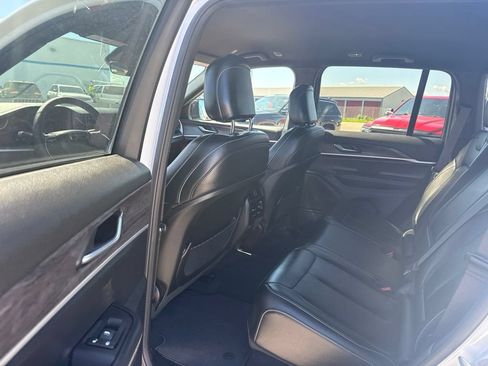 Used 2025 Jeep Grand Cherokee Limited AWD/4WD image 26