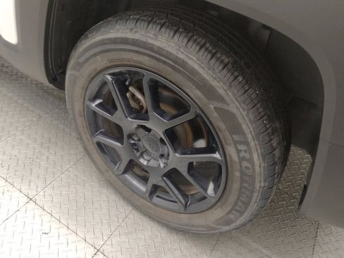 Used 2020 Jeep Renegade Altitude FWD image 31