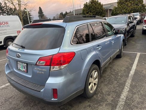 Used 2010 Subaru Outback 3.6R Limited w/ Popular Equipment Group 1B image 3