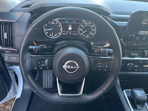 Used 2025 Nissan Pathfinder SL AWD/4WD image 22