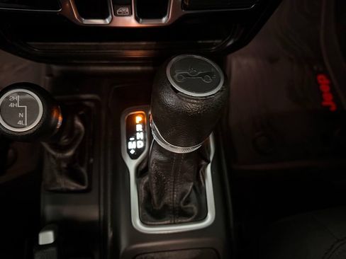 Used 2019 Jeep Wrangler Unlimited Sport S AWD/4WD image 9