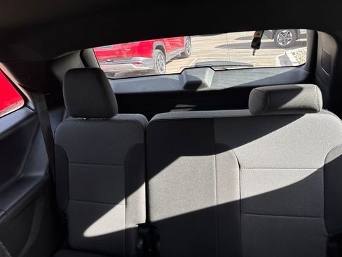 Used 2022 Chevrolet Traverse LT image 30