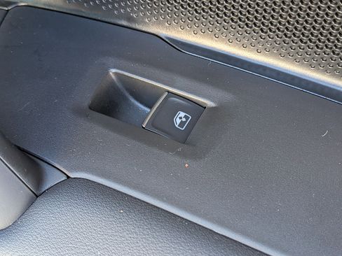 Used 2025 Volkswagen Tiguan SE R-Line image 35