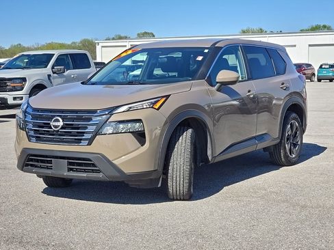 Used 2025 Nissan Rogue SV image 3