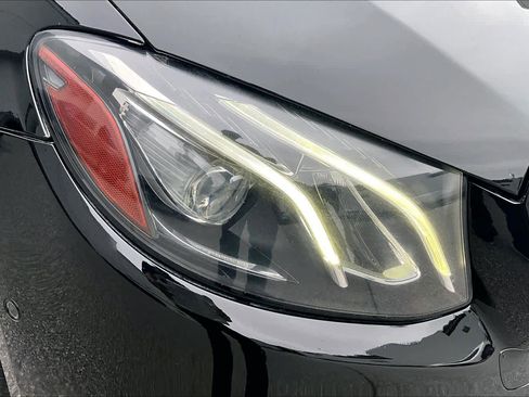 Used 2018 Mercedes-Benz E 400 4MATIC Sedan image 28