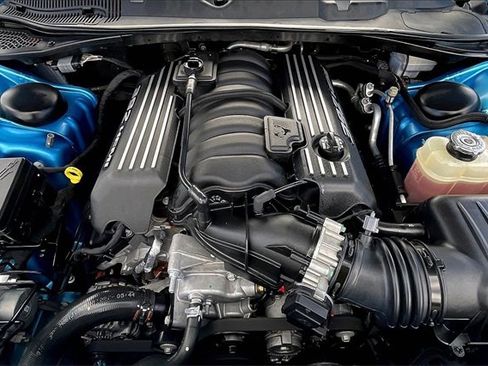 Used 2015 Dodge Challenger SRT image 9