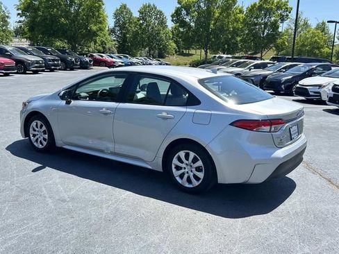 Used 2025 Toyota Corolla LE FWD image 6