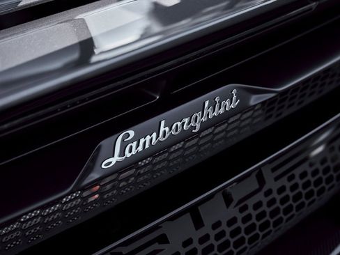 Used 2023 Lamborghini Huracan STO image 19