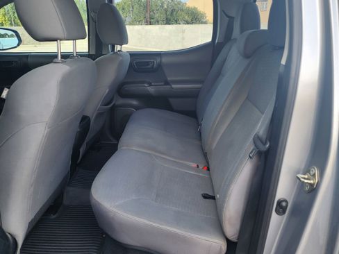 Used 2016 Toyota Tacoma SR image 13