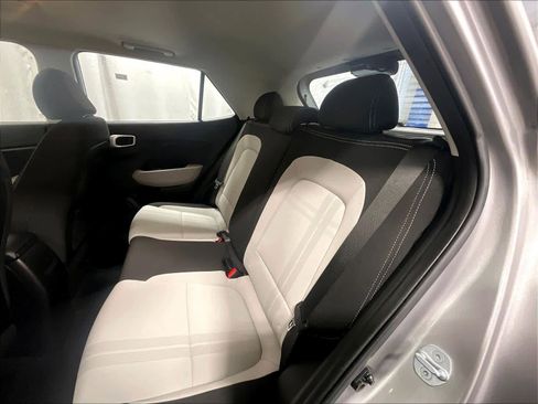 Used 2023 Hyundai Venue SEL image 15