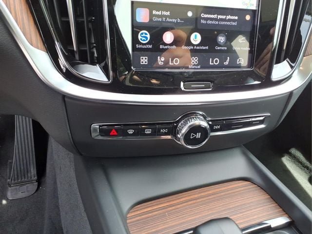 New 2026 Volvo V60 B5 Cross Country Plus w/ Climate Package AWD/4WD image 22