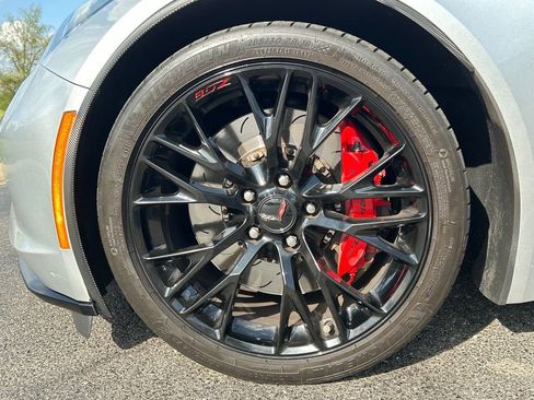 Certified 2016 Chevrolet Corvette Z06 w/ 2LZ Preferred Equipment Group RWD image 38