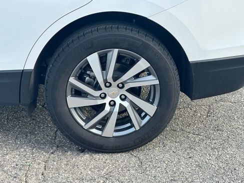 Used 2023 Chevrolet Equinox Premier image 12