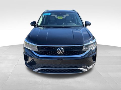 Used 2023 Volkswagen Taos SE image 3