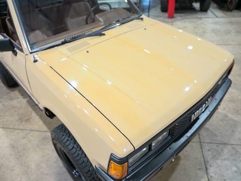 Used 1986 Nissan Pickup 4x4 King Cab image 18