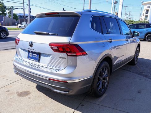 Used 2024 Volkswagen Tiguan SE AWD/4WD image 5