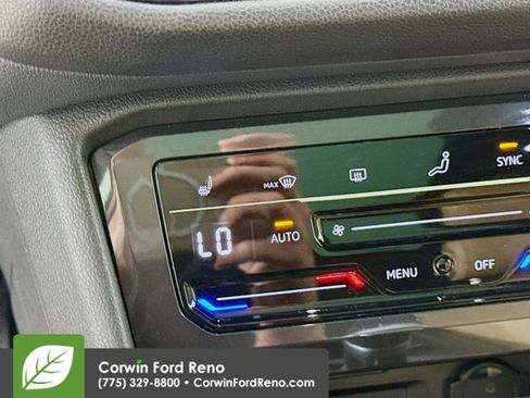 Used 2024 Volkswagen Tiguan SE image 19