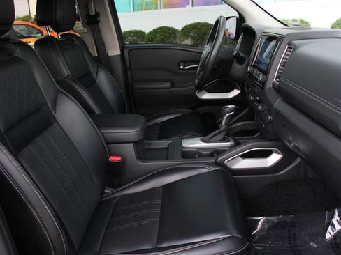Certified 2024 Nissan Frontier SL w/ Technology Package AWD/4WD image 32
