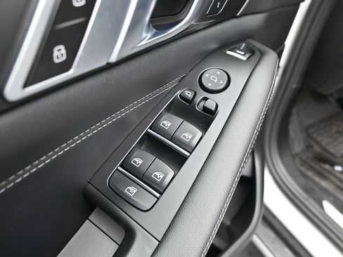 Used 2023 BMW X5 xDrive40i w/ Premium Package image 9