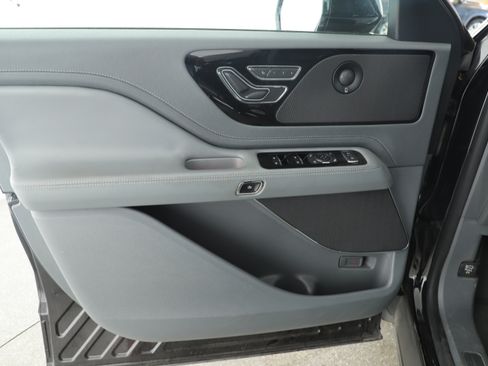 Used 2020 Lincoln Aviator Reserve w/ Elements Package Plus image 6