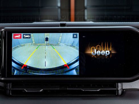 Used 2025 Jeep Wrangler Sahara w/ Technology Group AWD/4WD image 24