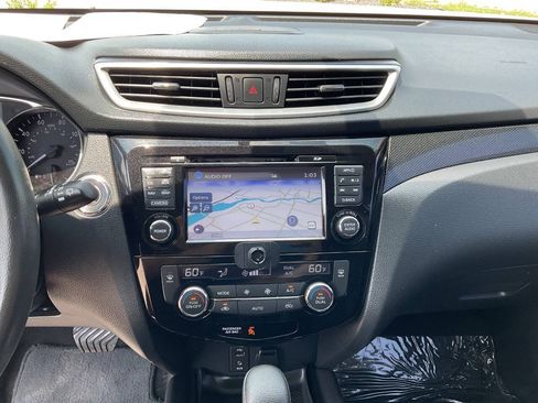 Used 2016 Nissan Rogue SL FWD image 18