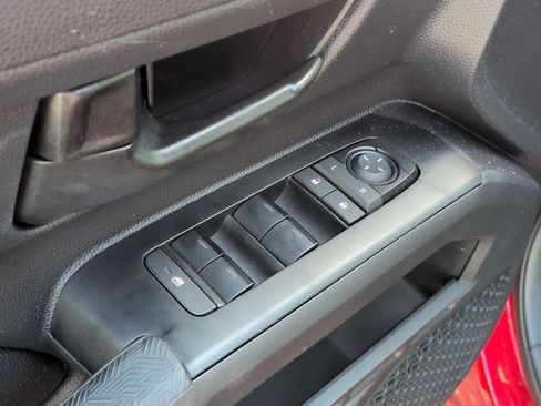 Used 2025 Toyota Tacoma SR5 image 15