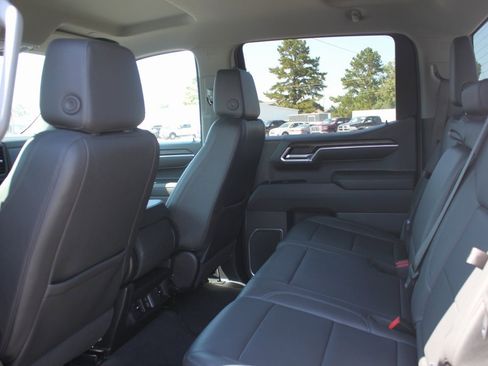 Used 2025 GMC Sierra 1500 SLT image 25