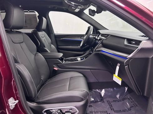 New 2025 Jeep Grand Cherokee Overland w/ Adv Protech Group III image 23