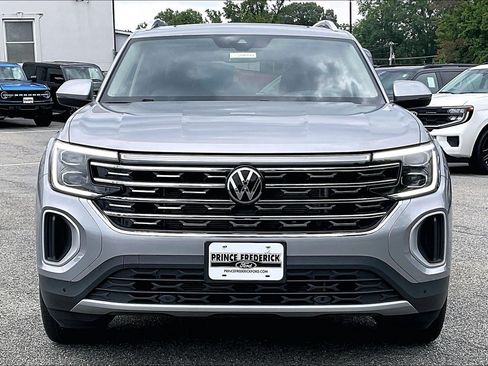 Used 2025 Volkswagen Atlas SEL AWD/4WD image 2