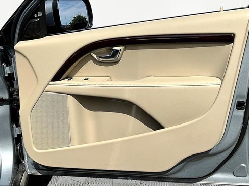 Used 2013 Volvo XC70 3.2 image 27