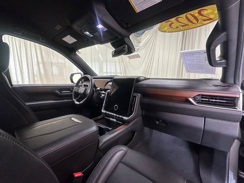 Used 2025 GMC Yukon XL Denali AWD/4WD image 26