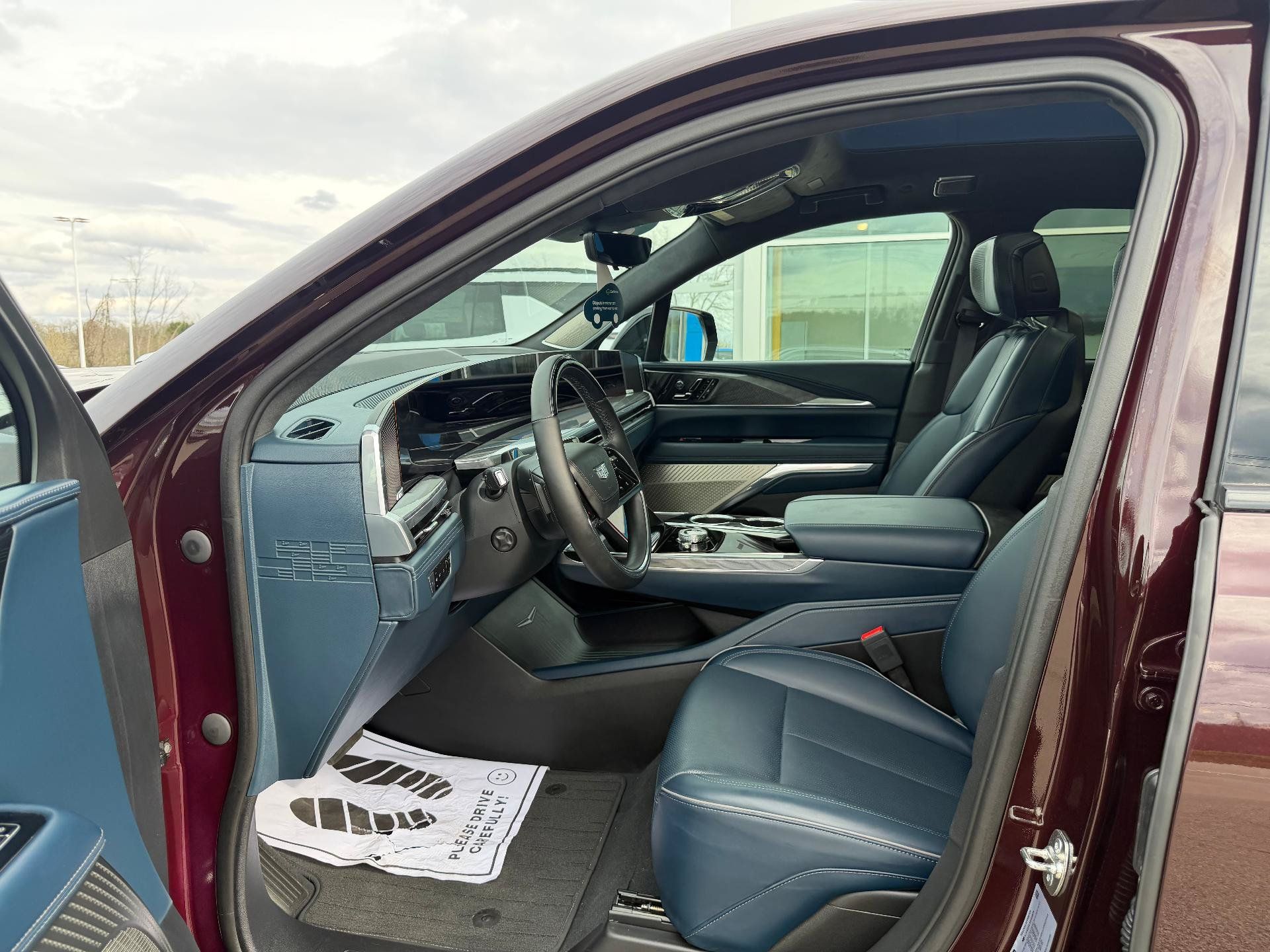 Certified 2025 Cadillac Escalade IQ Luxury 2 w/ LPO, Premium Carpet Package AWD/4WD image 18
