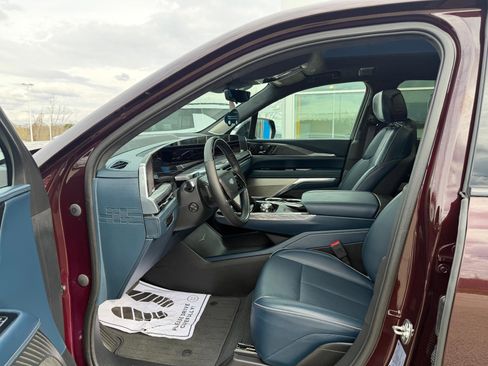 Certified 2025 Cadillac Escalade IQ Luxury 2 w/ LPO, Premium Carpet Package AWD/4WD image 18