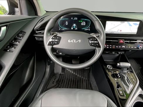 Used 2023 Kia Niro EX FWD image 8
